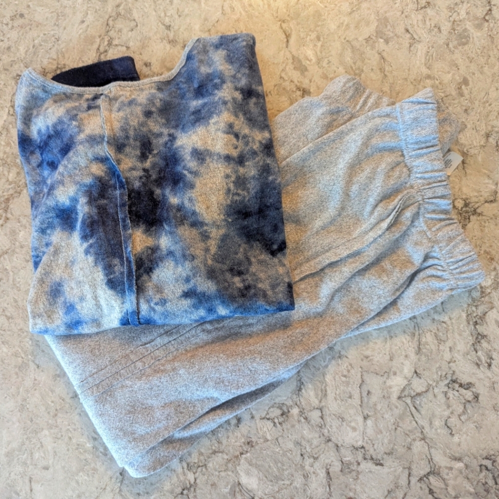 Lucky Brand. Tie-Dye Blue and Gray Lounge Set